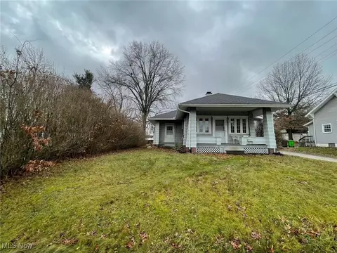 974 Parkside Dr, Alliance, OH 44601