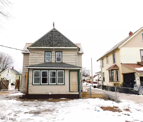 5329 Fort Ave, Ashtabula, OH 44004 photo 2