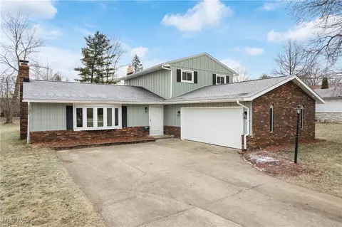 3693 Bramblewood Dr, Brunswick, OH 44212
