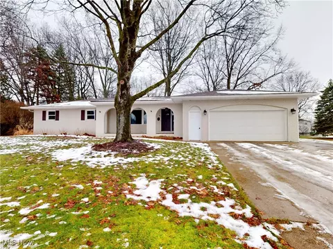 257 Northland Dr, Tallmadge, OH 44278