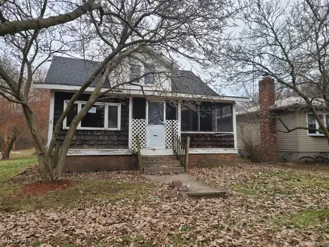 296 W Vermont Ave, Sebring, OH 44672