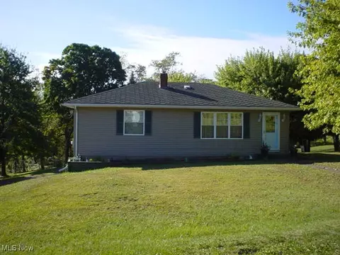 45 Parkway Est, New Cumberland, WV 26047