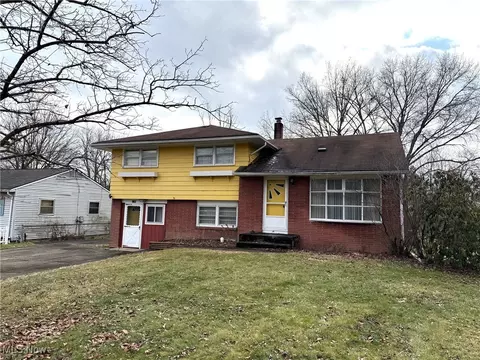 1198 N Road Rd SE, Warren, OH 44484