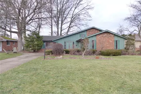 26888 Driscoll Ln, North Olmsted, OH 44070