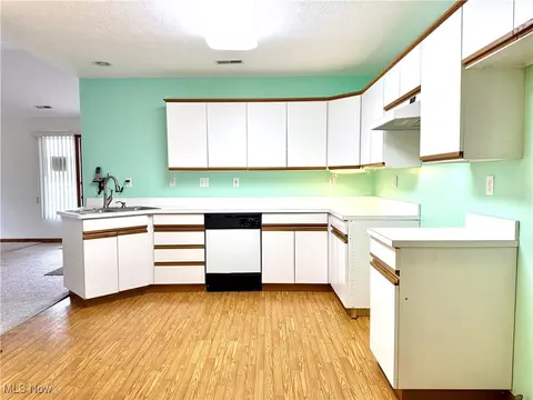 Kitchen - 2057 Eagle Pass, Wooster, OH 44691 photo 1 of 2