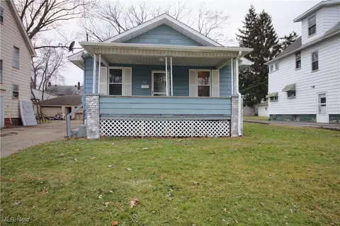 28 Manchester Ave, Youngstown, OH 44509