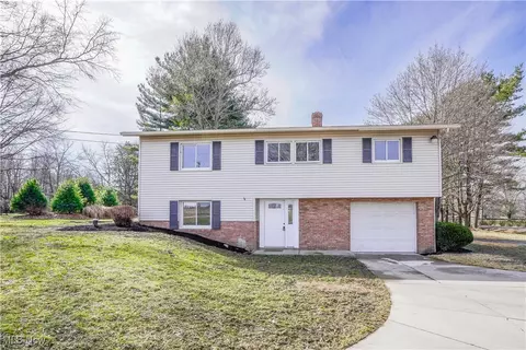 6985 Beechwood Ave, Alliance, OH 44601
