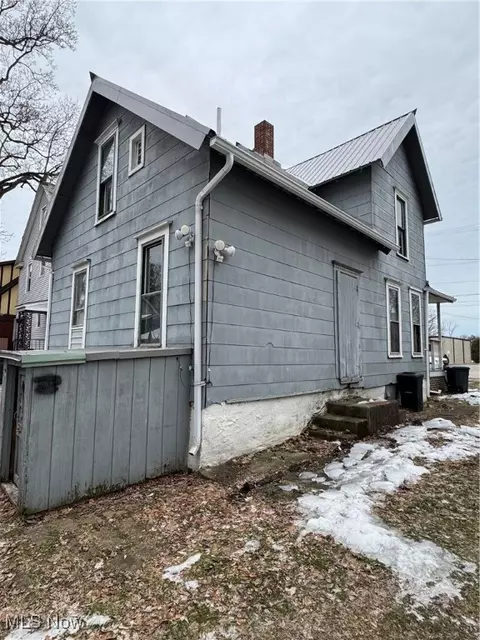 342 W Prospect Rd, Ashtabula, OH 44004 photo 4