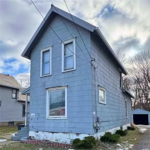 342 W Prospect Rd, Ashtabula, OH 44004 photo 2