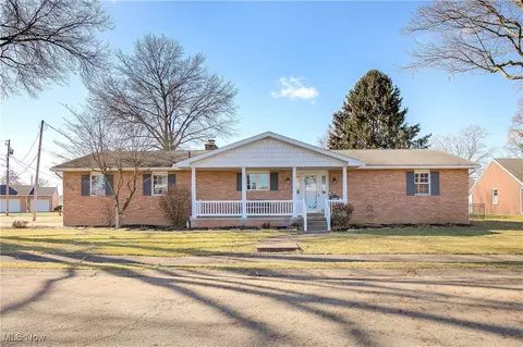 1027 Romary Ln, Louisville, OH 44641