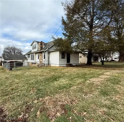 5701 4th Ave, Vienna, WV 26105