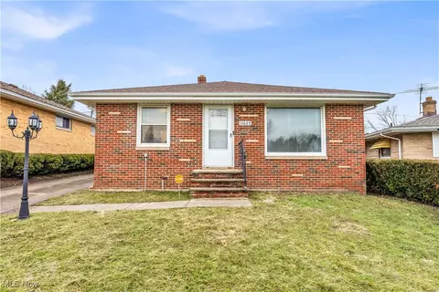12625 Eastwood Blvd, Garfield Heights, OH 44125