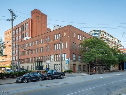 1133 W 9th St #306, Cleveland, OH 44113