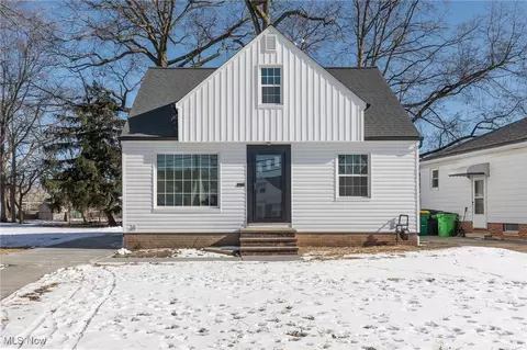 511 E 288th St, Willowick, OH 44095