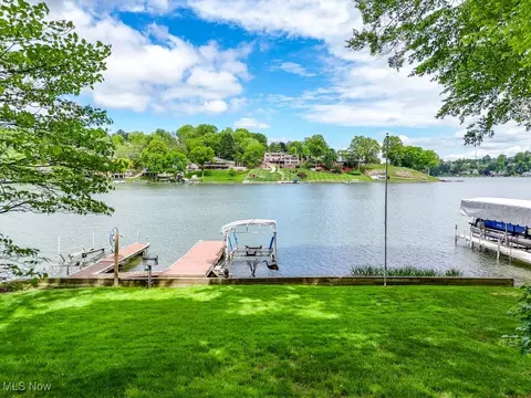 View/Area - 466 W Mohawk Dr, Malvern, OH 44644 photo 1 of 2