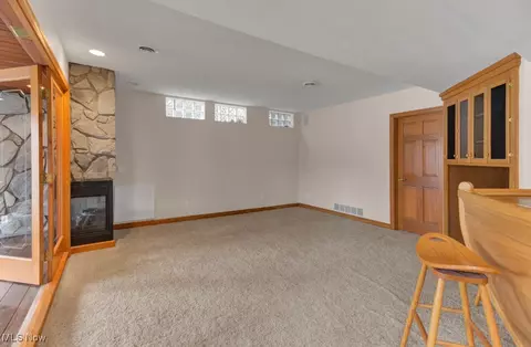 Living - 466 W Mohawk Dr, Malvern, OH 44644 photo 6 of 6