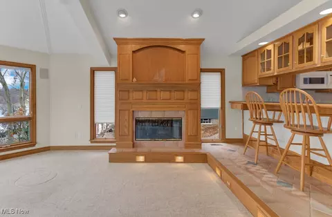 Living - 466 W Mohawk Dr, Malvern, OH 44644 photo 3 of 6