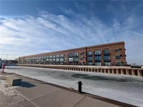 401 W Shoreline Dr #307, Sandusky, OH 44870