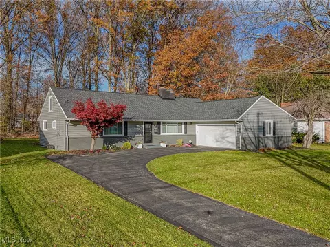 462 Arbor Cir, Youngstown, OH 44505