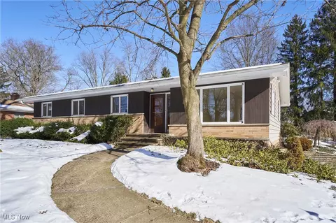 3005 Stanley Rd, Akron, OH 44333