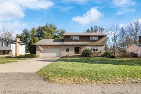 8804 Prancer Ave NW, North Canton, OH 44720