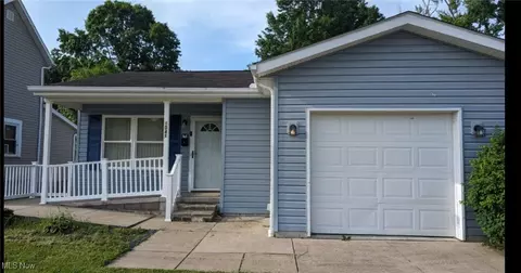 1041 Pike St, Alliance, OH 44601
