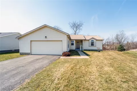 1914 Fox Chase, Austintown, OH 44515
