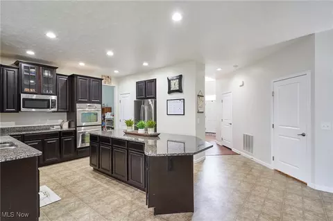 2697 Blue Ash Ave NW, Canton, OH 44708 photo 5