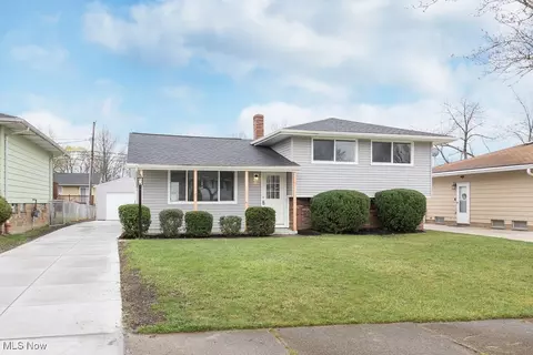 14738 Lisa Dr, Maple Heights, OH 44137