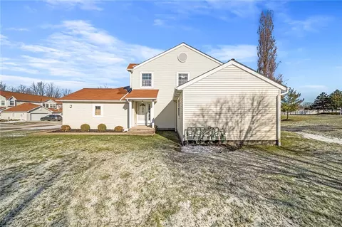 1305 Leeward Ln #A, Willoughby, OH 44094