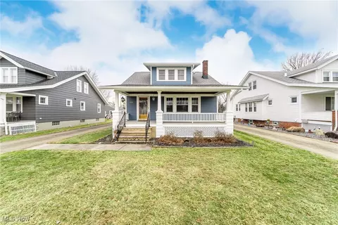 4326 W 219th St, Fairview Park, OH 44126