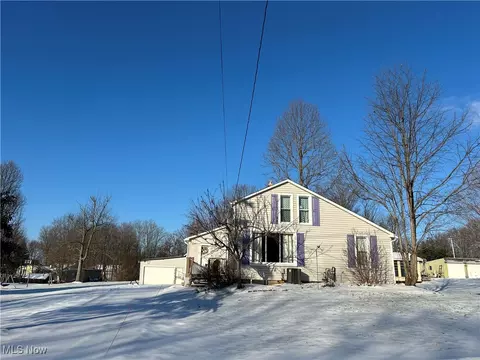 14734 S Cheshire St, Burton, OH 44021