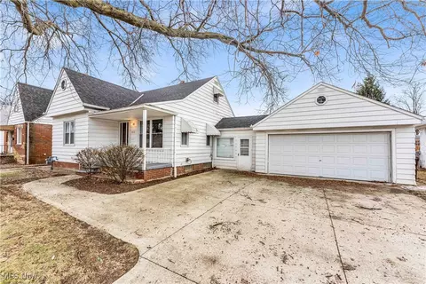 2813 Ingleside Dr, Parma, OH 44134
