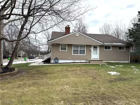 975 Som Center Rd, Mayfield Village, OH 44143