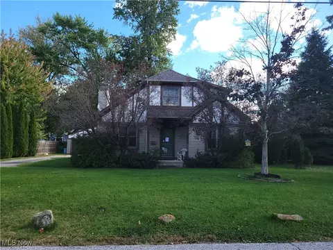 155 Vineyard Rd, Avon Lake, OH 44012