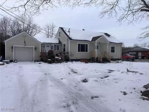 10571 Hopkins Rd, Garrettsville, OH 44231