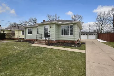 3735 Hilltop Dr, Parma, OH 44134