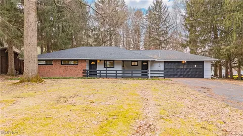 1046 Homestead Dr, Tallmadge, OH 44278