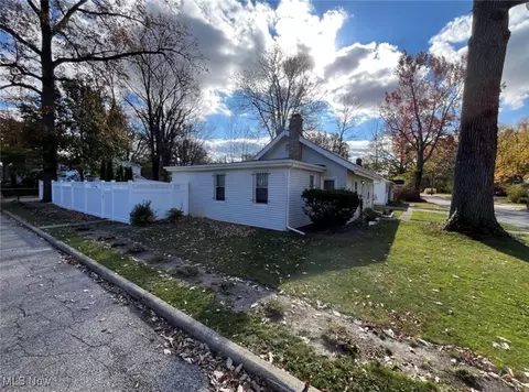 Exterior - 321 E 241st St, Euclid, OH 44123 photo 1 of 5