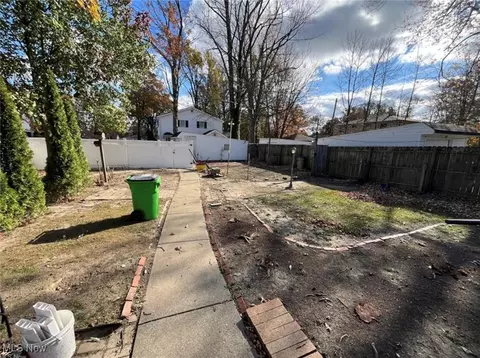 Exterior - 321 E 241st St, Euclid, OH 44123 photo 3 of 5