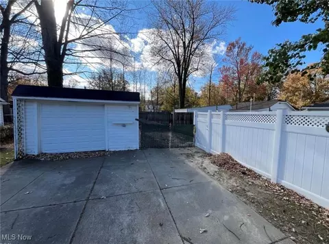 Exterior - 321 E 241st St, Euclid, OH 44123 photo 2 of 5