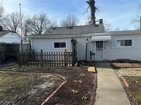 Exterior - 321 E 241st St, Euclid, OH 44123 photo 4 of 5