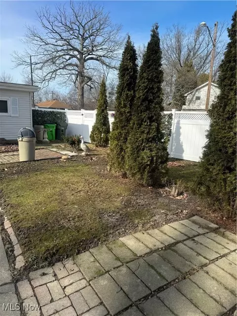 Exterior - 321 E 241st St, Euclid, OH 44123 photo 5 of 5