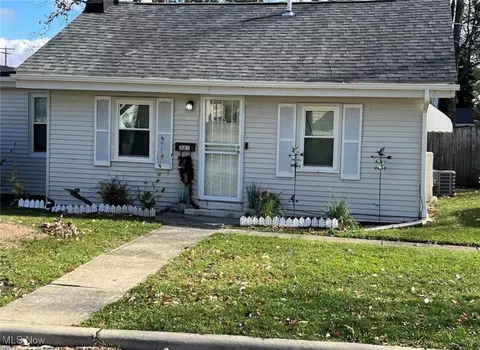 321 E 241st St, Euclid, OH 44123