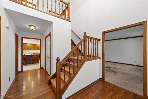 34210 Beacon Dr, Willoughby, OH 44094 photo 3
