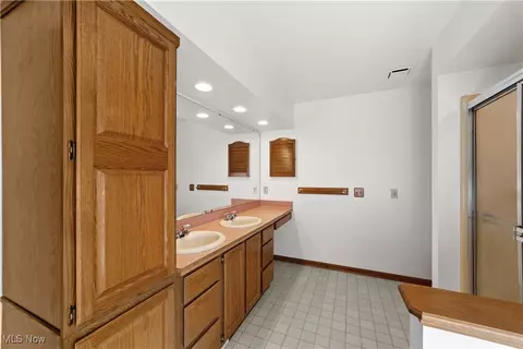 34210 Beacon Dr, Willoughby, OH 44094 photo 21