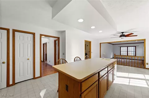 34210 Beacon Dr, Willoughby, OH 44094 photo 8