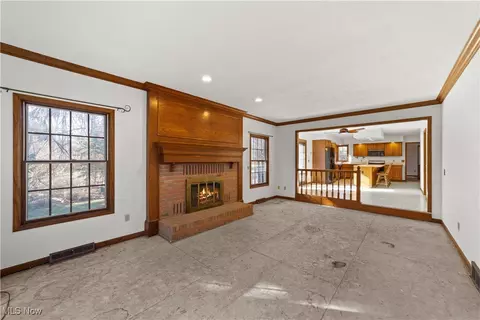 34210 Beacon Dr, Willoughby, OH 44094 photo 6