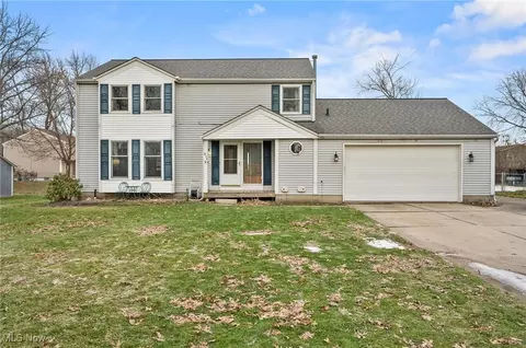 894 Barwick Ct, Painesville, OH 44077