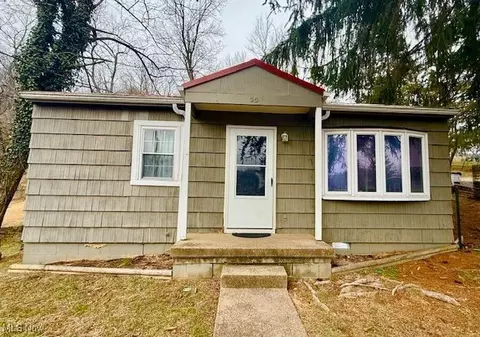 35 Suncrest Ave, Wheeling, WV 26003